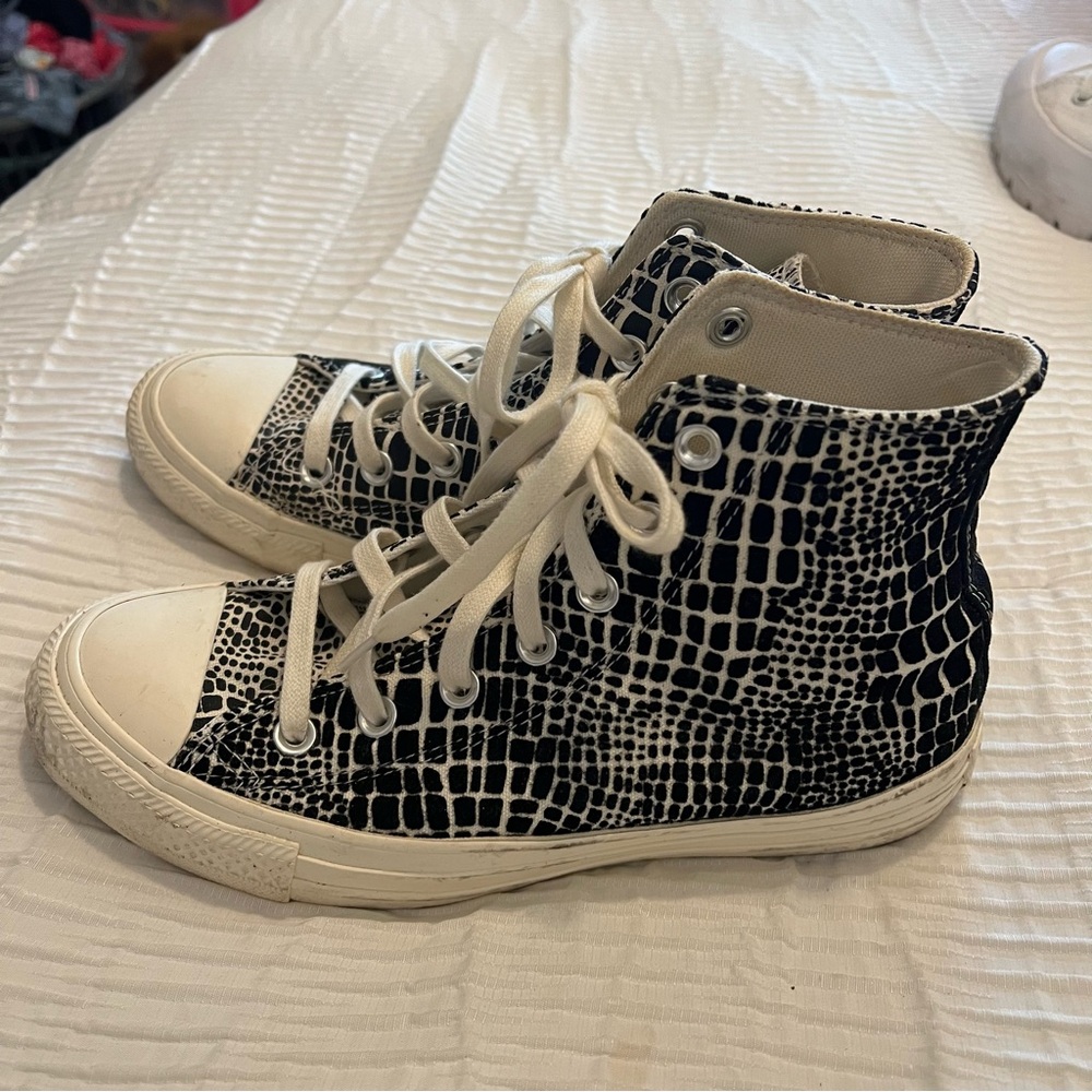 Converse Women's Chuck Taylor All Star Crocodile High Top Casual Sneaker Size 7